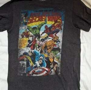 Marvel Comics Super Heroes Secret Wars Comic Book Cover Collage T-shirt Size: S
